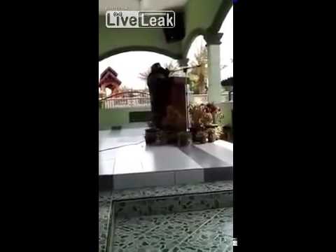 بالفيديو لحظة وفاة داعية أثناء إلقائها خطبة دينية