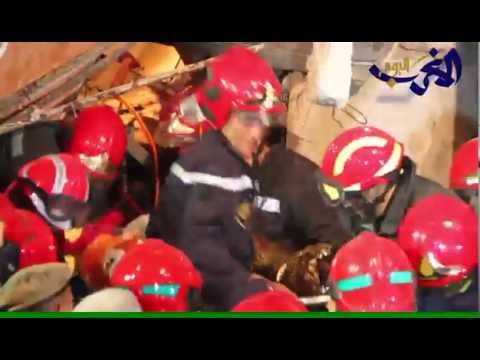 شاهد  الصور الأولى للناجين من انهيار منزل تحته مقهى في حي سباتة في الدار البيضاء