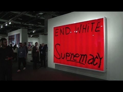 شاهد السياسة في صلب معرض آرت بازل