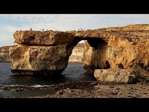انهيار هيكل النافذة الزرقاء الصخري في مالطا