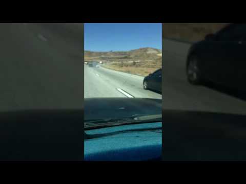 شاحنة تسحل سيارة ملاكي بسائقها أكثر من 6 كيلو مترات
