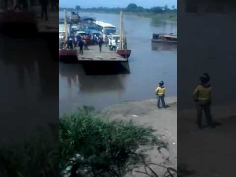 بالفيديو نجاة شاب من الموت دهسا أسفل معدية