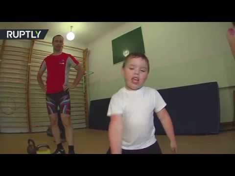 طفل من سيبيريا يستعرض قدراته الخارقة