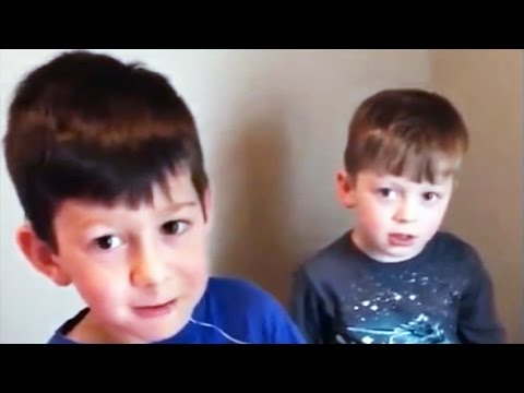 بالفيديو طفل صغير يخلع سن شقيقه في كندا