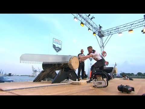 أسترالي يتفوق على منافسيه ويفوز بلقب أسرع الحطابين