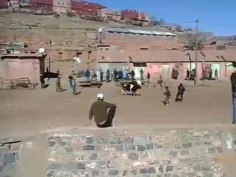 شاهد مصارعة الثيران الإسبانية في جبال أزيلال