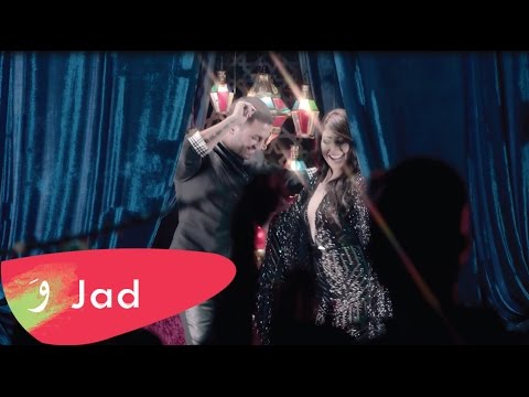 جادى شويرى وبوسى في كليب “اجازة”