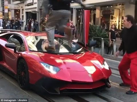 شاهد ما فعله شاب في سيارة لامبورجيني أمام صاحبها