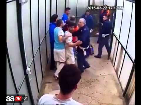 شاهدمعركة شوارع في دوري الدرجة الرابعة في إيطاليا