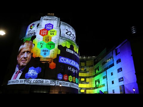 شاهد جونسون يفوز بالأغلبية المطلقة في الانتخابات المبكرة