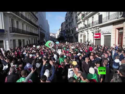 شاهد استمرار الاحتجاجات في الجزائر في أول جمعة بعد وفاة قايد صالح