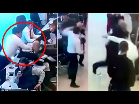 شاهد بائع سيارات روسى يلكم مشتري في وجهه