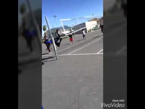 شاهد مراهق يتحدى نفسه ويقفز من شبكة كرة طائرة