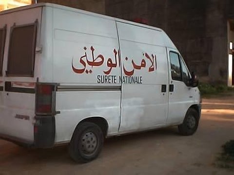 شاهد تعذيب شاب على يد ثلاثة أمنيين