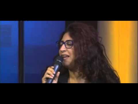 شاهد دنيا بوتازوت تبدع في أداء أغنية الماء يجري قدامي 