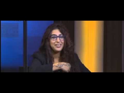 شاهد إعلامي مصري يحرج دنيا بوتازوت  شربت شيشة 