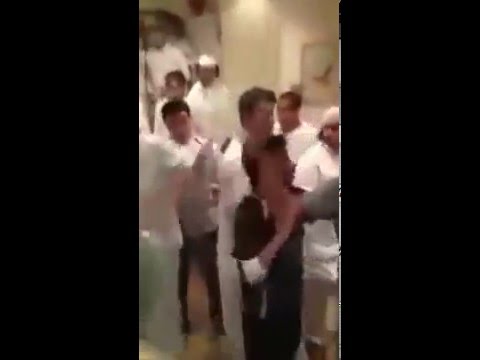 فيديوخناقة طاحنة داخل مطعم في السعودية