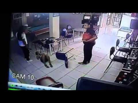 شاهد رجل يضبط زوجته مع عشيقها