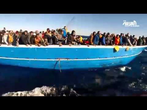 نحات بريطاني يعرض 13 تمثالًا في متحف تحت الماء