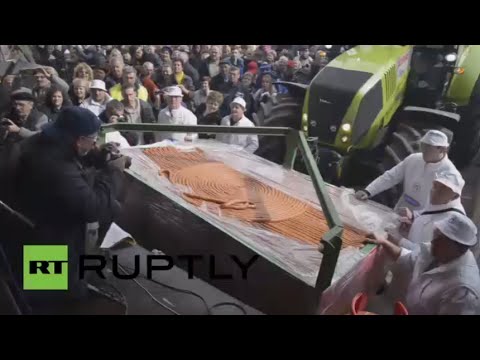 شاهد أطول سلسلة سجق في العالم