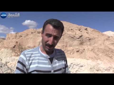 حرفة تكسيرالحجارة ورثها عبد الحميد عن أجداده