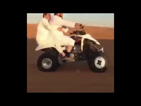 بالفيديو خليجيان يتعرضان إلى موقف محرج أمام أصدقائهما