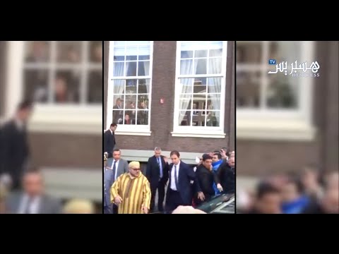 شاهد مغاربة في وداع الملك في هولندا
