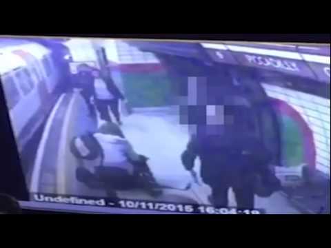 لحظة دفع مسن لامرأة أمام قطار مسرع