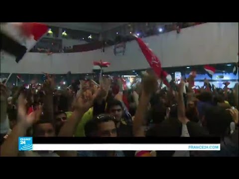 بالفيديو المتظاهرون يهددون بالتصعيد مالم تتم الاستجابة لمطالبهم